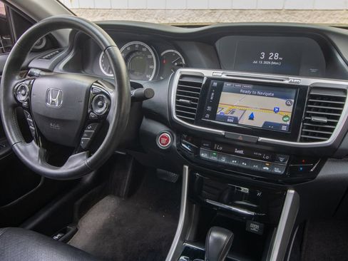 Used 2017 Honda Accord Touring image 23