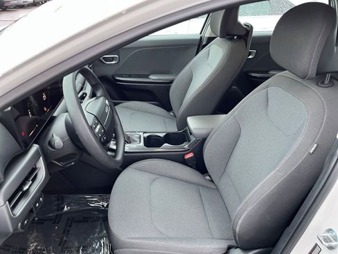 Used 2025 Kia K4 LXS image 35