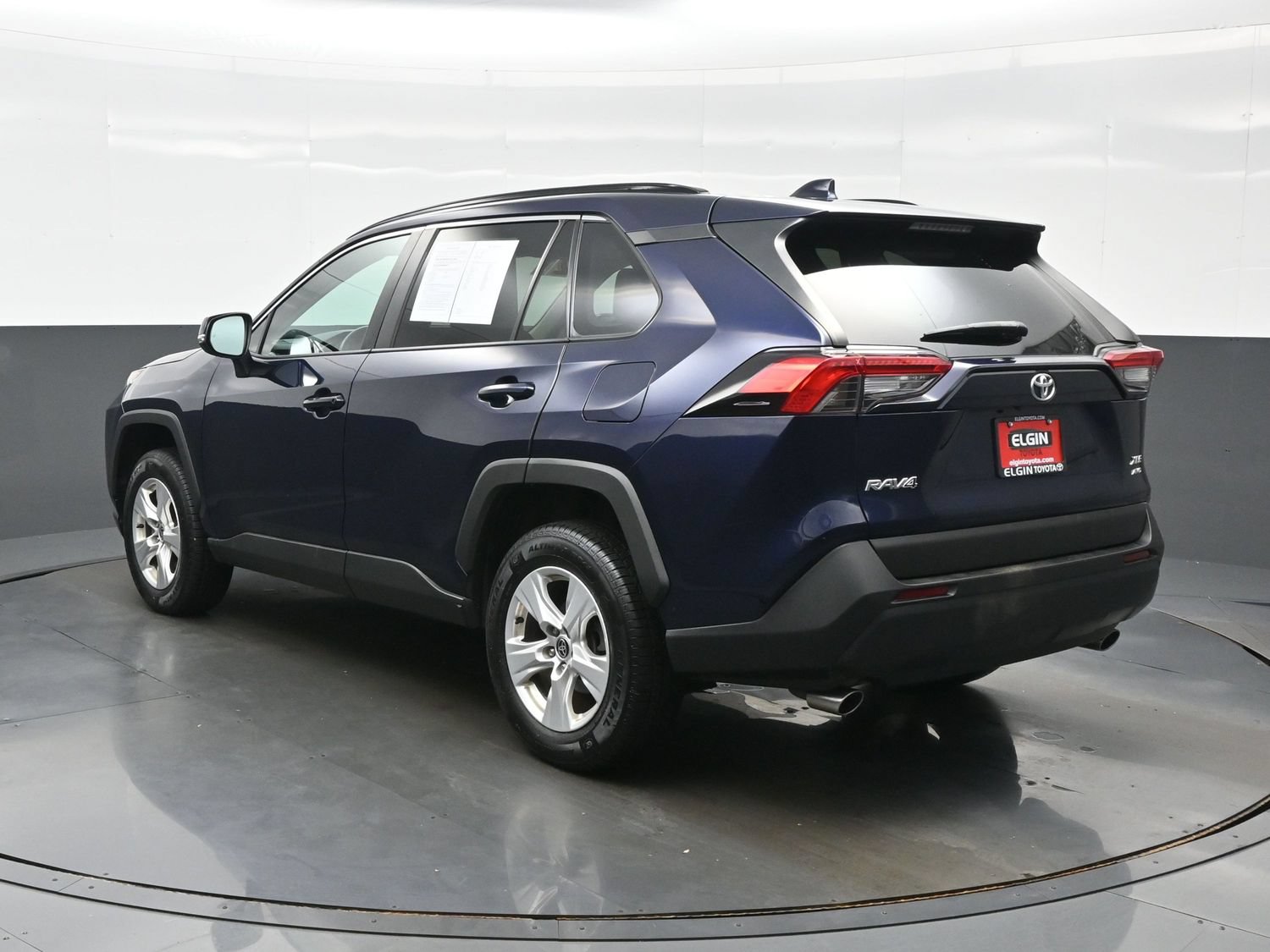 Used 2021 Toyota RAV4 XLE w/ Convenience Package AWD/4WD image 4