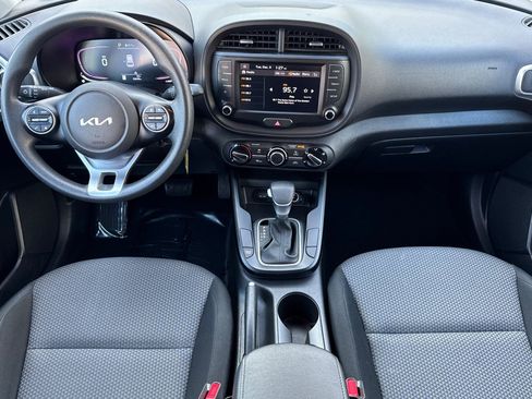 Used 2023 Kia Soul LX w/ LX Technology Package image 14