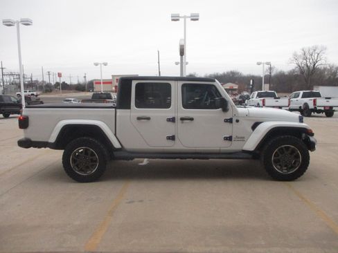 Used 2020 Jeep Gladiator Overland image 10