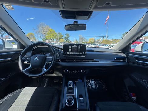 Used 2024 Mitsubishi Outlander SE FWD image 15
