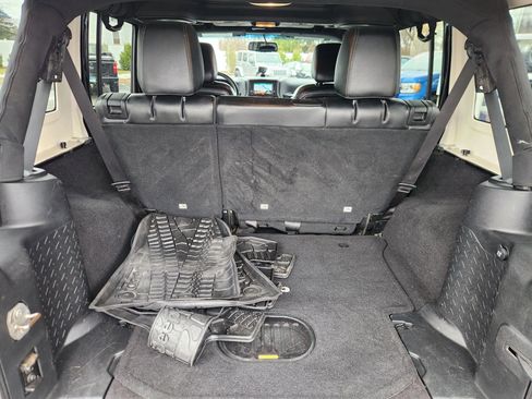 Used 2017 Jeep Wrangler Unlimited Sahara AWD/4WD image 54