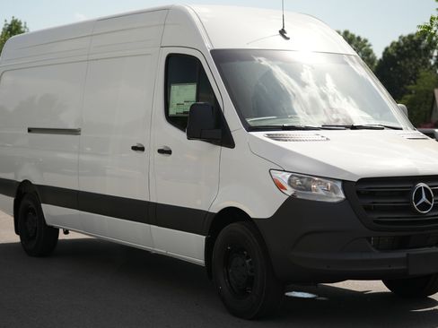 New 2025 Mercedes-Benz Sprinter 2500 image 1