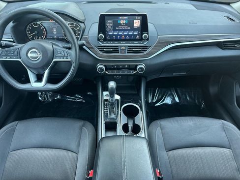 Used 2024 Nissan Altima 2.5 SV FWD image 16