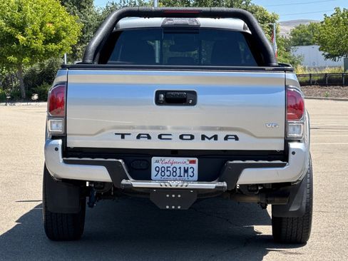 Used 2022 Toyota Tacoma TRD Sport w/ Technology Package AWD/4WD image 5