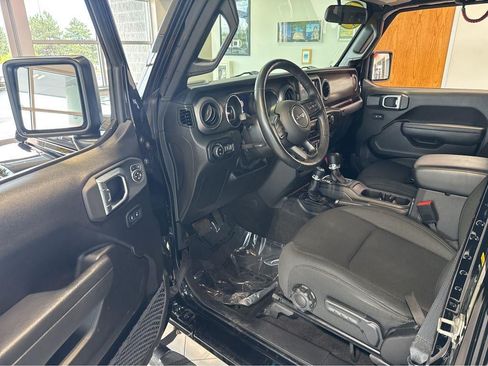 Used 2022 Jeep Gladiator Sport AWD/4WD image 15
