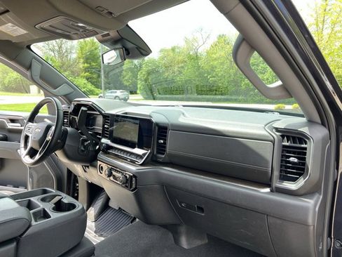 Used 2023 Chevrolet Silverado 1500 LT AWD/4WD image 29