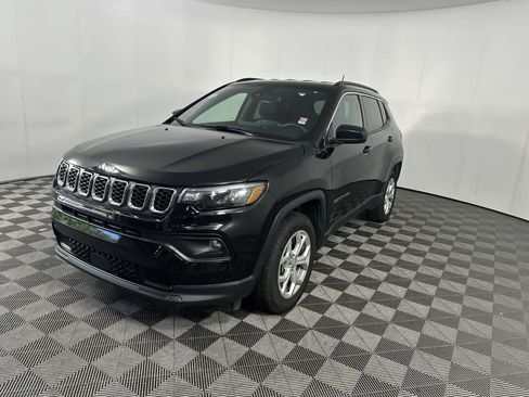 Used 2024 Jeep Compass Latitude AWD/4WD image 11