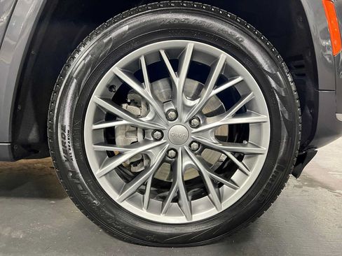 Used 2022 Jeep Grand Cherokee L Summit w/ Advanced Protech Group IV AWD/4WD image 9
