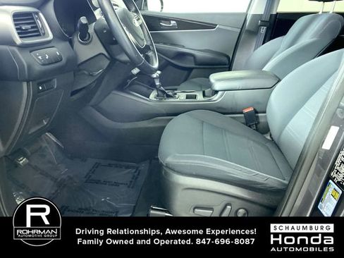Used 2019 Kia Sorento LX w/ LX Convenience Package image 4