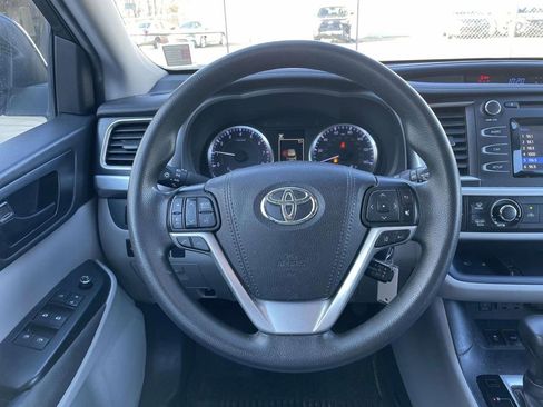 Used 2019 Toyota Highlander LE image 24