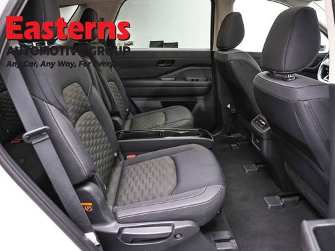Used 2023 Nissan Pathfinder SV w/ SV Premium Package AWD/4WD image 24