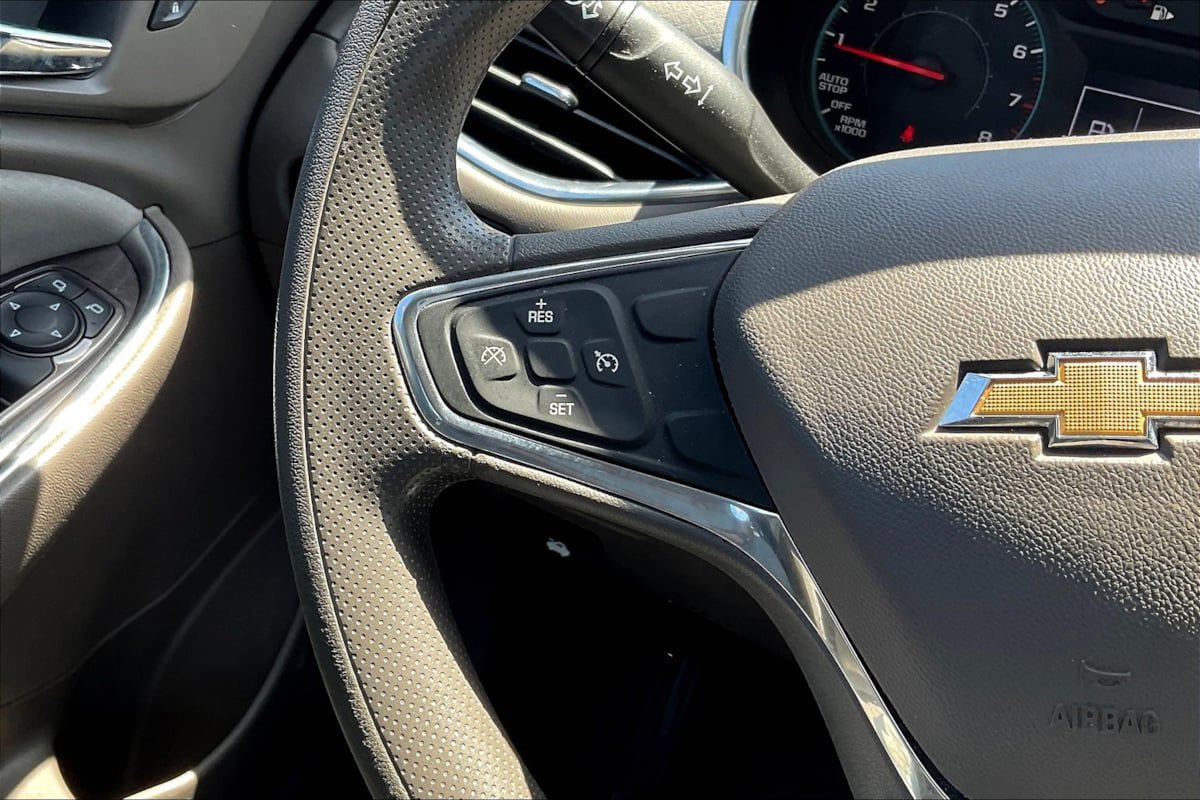 Used 2020 Chevrolet Malibu LT FWD image 18