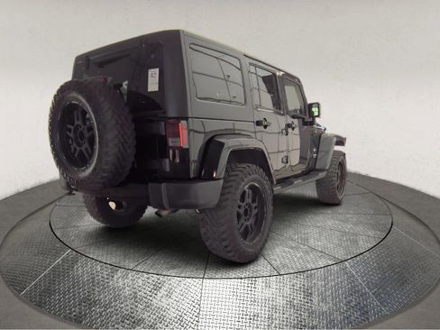 Used 2016 Jeep Wrangler Unlimited Sahara w/ Connectivity Group image 2