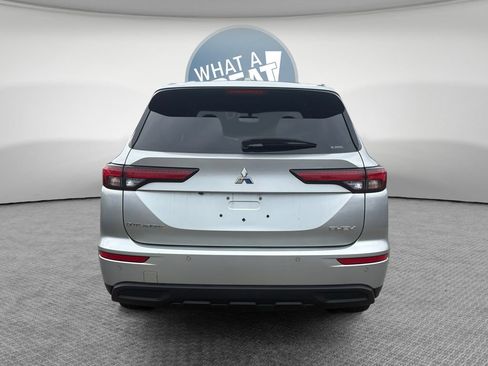 Used 2025 Mitsubishi Outlander ES AWD/4WD image 5