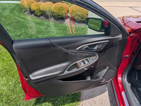 Used 2016 Chevrolet Malibu Premier w/ Driver Confidence Package II FWD image 12