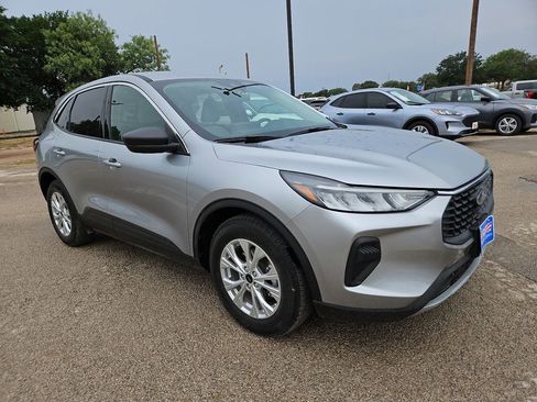 Used 2023 Ford Escape Active w/ Tech Pack #1 FWD image 1
