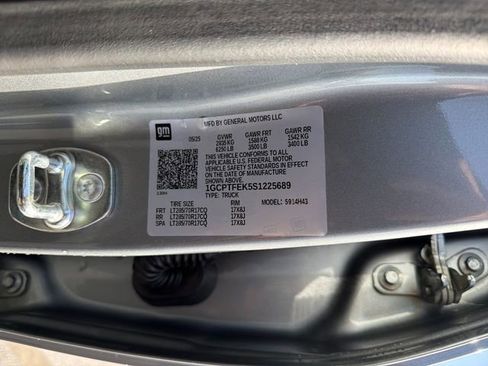 Used 2025 Chevrolet Colorado ZR2 AWD/4WD image 14