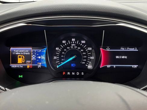 Used 2018 Ford Fusion SE w/ Fusion SE Technology Package FWD image 23