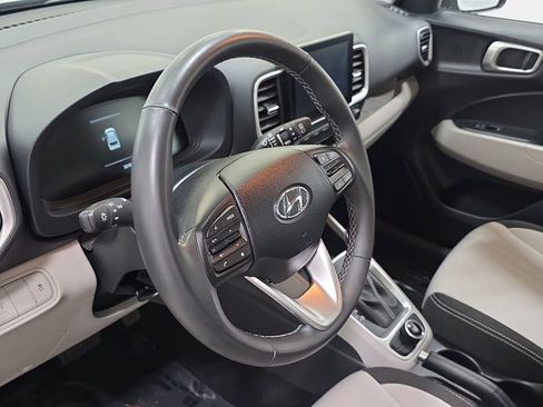 Used 2025 Hyundai Venue SEL FWD image 14
