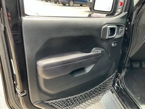 Used 2018 Jeep Wrangler Unlimited Rubicon w/ LED Lighting Group AWD/4WD image 6