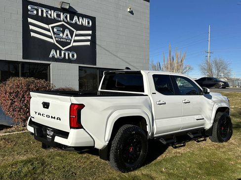 Used 2024 Toyota Tacoma SR5 AWD/4WD image 7
