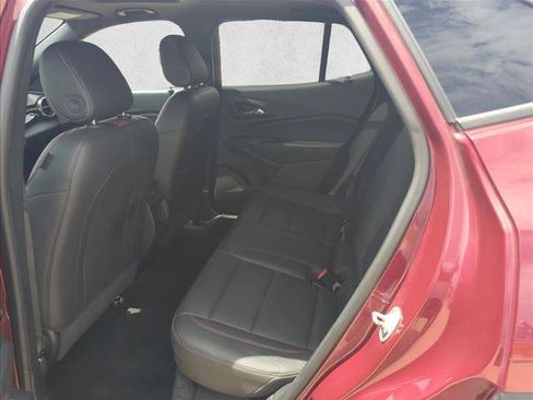 Used 2025 Chevrolet Trax RS w/ Sunroof Package FWD image 17