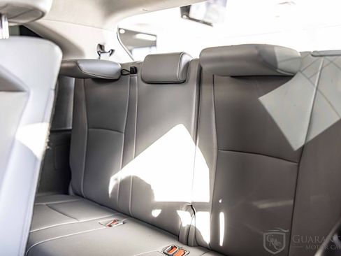 Used 2021 Toyota Highlander XLE AWD/4WD image 36