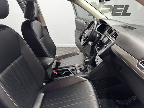 Used 2022 Volkswagen Tiguan SE image 53
