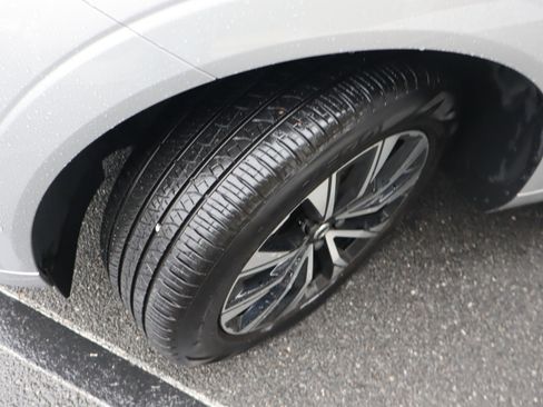 Certified 2025 Volvo XC60 B5 Plus image 40