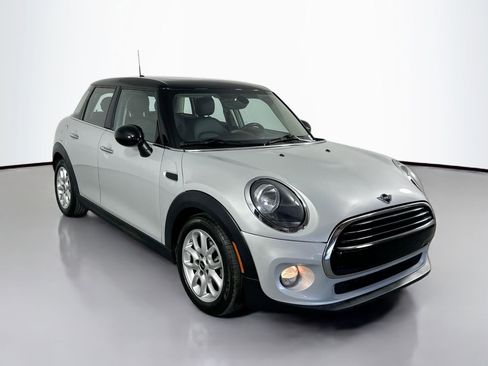 Used 2019 MINI Cooper 4-Door Hardtop image 3