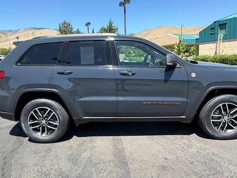 Used 2018 Jeep Grand Cherokee Trailhawk w/ Trailhawk Luxury Group AWD/4WD image 2