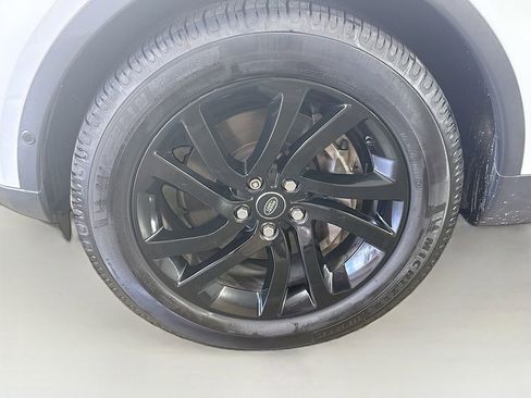 Used 2020 Land Rover Discovery SE image 41