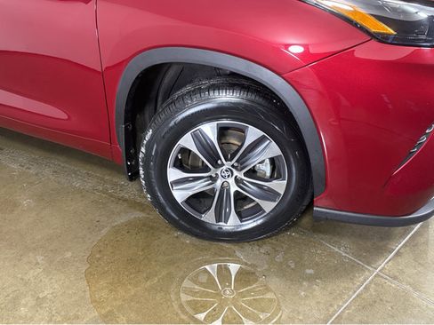 Used 2022 Toyota Highlander XLE image 15