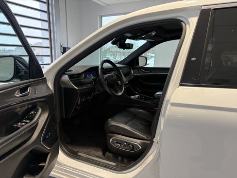 Used 2022 Jeep Grand Cherokee L Overland w/ Luxury Tech Group IV image 9