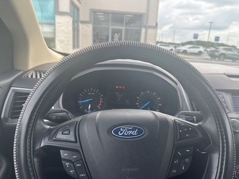 Used 2019 Ford Edge SE FWD image 15