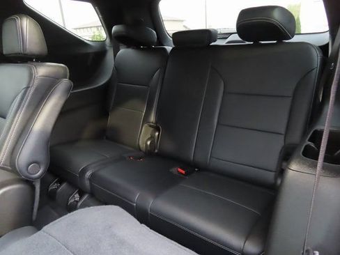 Used 2025 Chevrolet Traverse LT AWD/4WD image 33