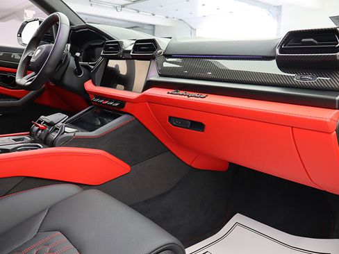 Used 2025 Lamborghini Urus SE AWD/4WD image 41
