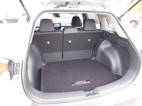 Used 2023 Toyota Corolla Cross LE image 8