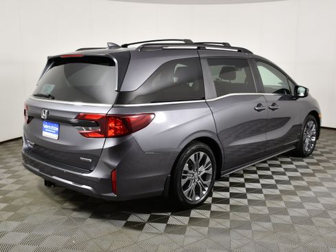 Certified 2025 Honda Odyssey Touring image 6