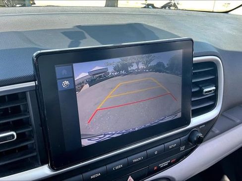 Used 2023 Hyundai Venue SEL FWD image 21