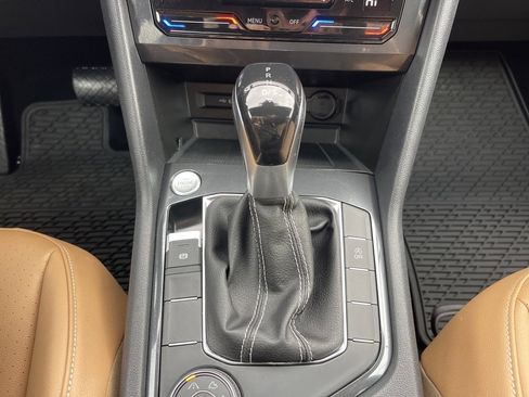 Used 2022 Volkswagen Tiguan SE image 13