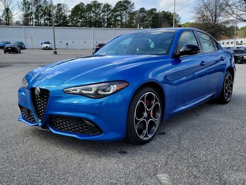 Used 2024 Alfa Romeo Giulia Veloce image 2