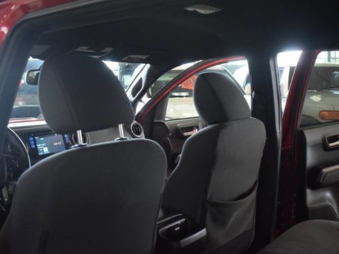 Used 2018 Toyota Tacoma TRD Sport w/ Technology Package image 62