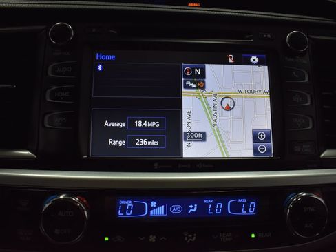 Used 2019 Toyota Highlander SE w/ Nightshade Edition AWD/4WD image 22
