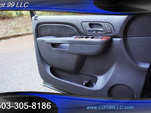 Used 2012 Chevrolet Avalanche LTZ AWD/4WD image 26