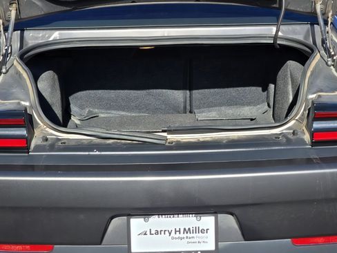 Used 2018 Dodge Challenger SXT w/ Blacktop Package image 31