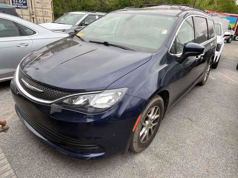 Used 2017 Chrysler Pacifica Touring image 4