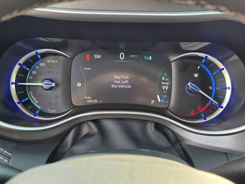 Used 2024 Chrysler Pacifica Limited FWD image 28